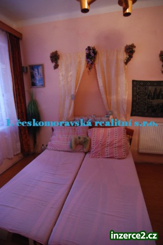 Prodáme rodinný dům s garáží v obci Jimlín_1 224643_1.jpg