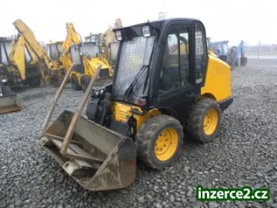 Smykem řízený nakladač JCB Robot 170