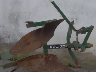 jednoradličný obracák pluh APO7O ,       malotraktor domácí výroby