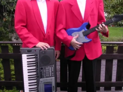 "RED SUIT BAND" - kapela na svatbu, zábavu, narozeniny... atd