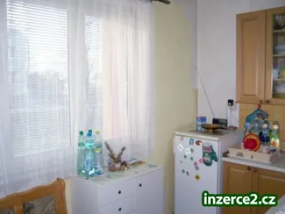 Praha 6 - Vokovice, byt 2+1/ L. 55 m2. U domu zeleň.