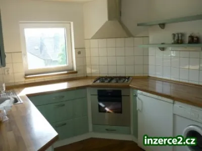Pronájem vybaveného podkrovního bytu 2+kk v Božkovské ulici, Slovany, Plzeň