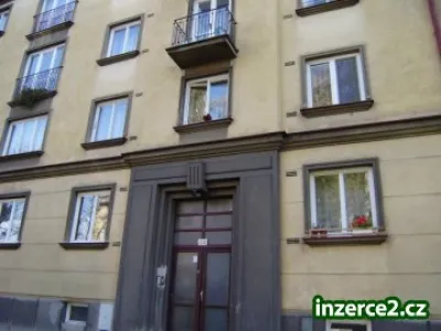 Prodej prostorného zděného bytu 2+1 s garáží v Pardubicích na Dukle