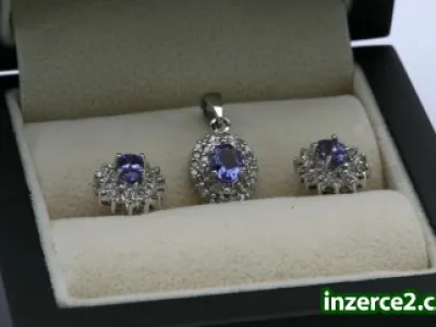 NÁDHERNÁ SOUPRAVA NAUŠNIC A PŘÍVĚŠKU S DIAMANTY