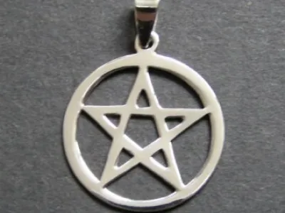 Hladký pentagram - stříbrný přívěsek
