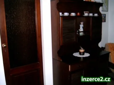 Prodám 2 stejně skříně