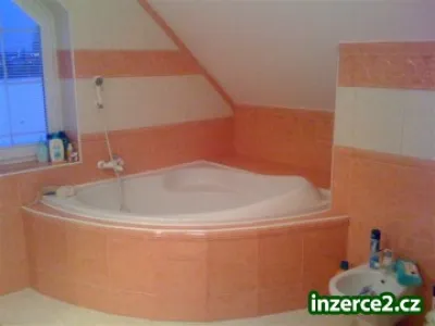 Nabízím pronájem samostatného, světlého, neprůchozího pokoje.