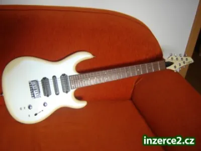 Carvin DC747 7-strunná kytara šitou na míru