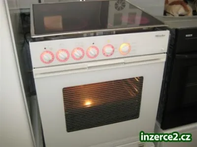 Sporák vestavný - Sklokeramická deska s troubou MIELE - DE LUXE H 810