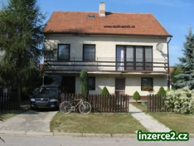 Rodinný domek v rekreační části Lužice (okr.Hodonín)