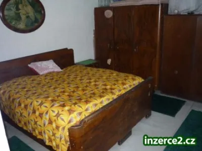 ložnice, letiště + 2 skříně po prarodičích
