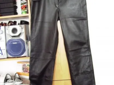 kožené motorkářské kalhoty