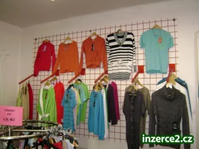 Prodám vybavení obchodu textil