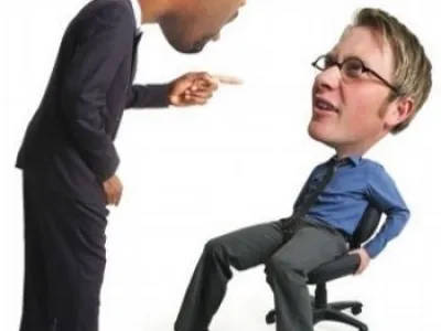 DUSÍ VÁS VÁŠ ŠÉF....?