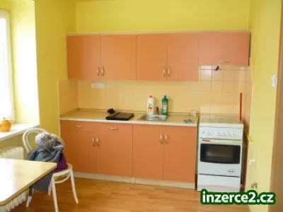 Pronájem krásného kompletně zrekonstruovaného bytu 1+1 na Slovanech v Plzni