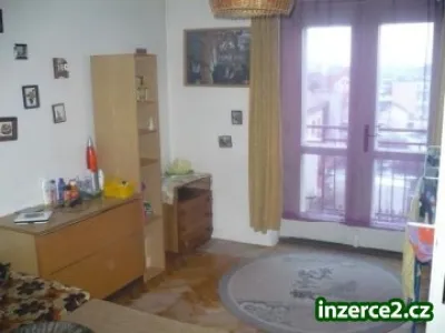 Pronájem bytu 2+1 s balkonem ulice Antonína Dvořáka v Hradci Králové