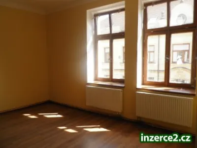 PODNIKATELSKÉ/BYTOVÉ PROSTORY NA NÁMĚSTÍ - KYJOV