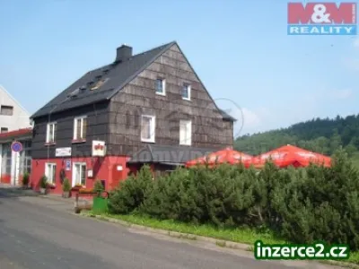 Restaurace a byty 3+1, 2+1 - Dolní Moldava, okr. Teplice