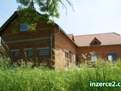 Prodej hrubé stavby RD v obci Žerotín, polosamota s pozemkem 3300m2 k bydlení i podnikání