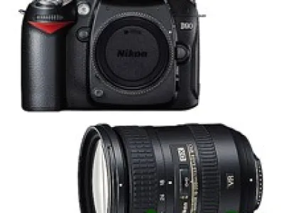 Nikon D90 Black 12.3MP Digital SLR (Body Only) Plus 18-200mm VR Zoom Lens Bundle