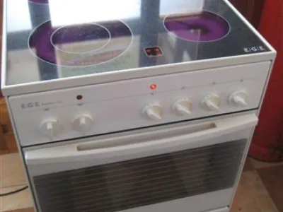 Sporák se sklokeramickou deskou EGE Studio line - šíře 55 cm