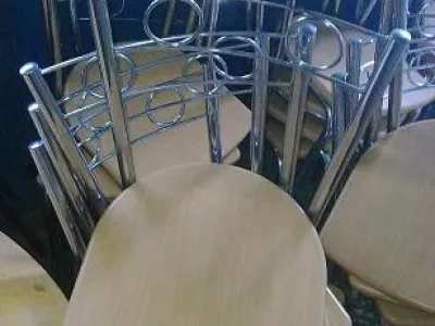 Prodám různé stoly a židle