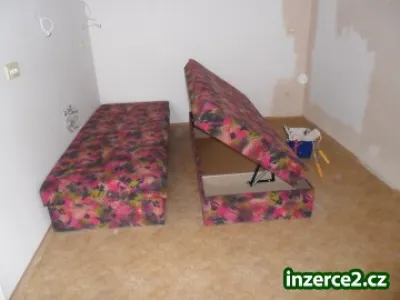 Postel s úložnym prostorem