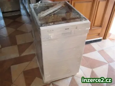 Myčka šíře 45 cm s jednoduchým ovládáním. K umístění pod linku i vedle linky. EKO programy. Průtokový ohřev vody. AQUA-STOP ochrana proti vyplavení. Plně funkční.  Možno dovézt nebo zaslat na dobí