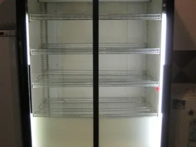 Chladnice prosklená značková HELKAMA C10G
