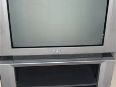 Prodam Tv Sony 72cm+Stolek