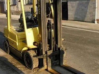 Prodám vysokozdvižný diesel vozík