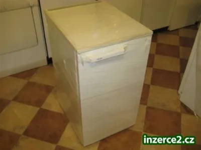 Lednice s malým mrazáčkem IGNIS - úzká jen 46 cm