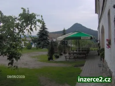 Hostinec u kostela Blíževedly