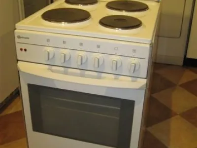 Sporák elektrický BAUKNECHT - šíře 50 cm