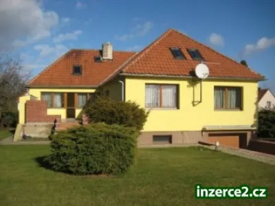 Zrekonstruovaný, podsklepený RD 7+1(garáž, bazén, sauna) Úhonice.