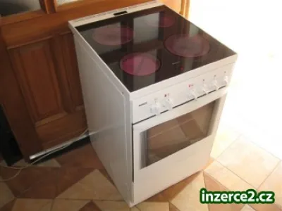 Sporák se sklokeramickou deskou BOSCH - šíře 50 cm