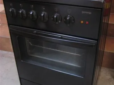 Sporák elektrický s horkovzdušnou troubou GORENJE - šíře 50 cm