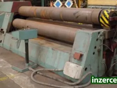 Zakružovačka plechu s hydraulickým pohonem tříválcová.