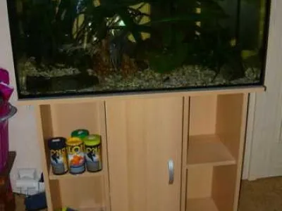 Skříňka  s  akváriem