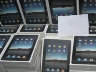 Apple iPad 2 64GB Wi-Fi + 3G