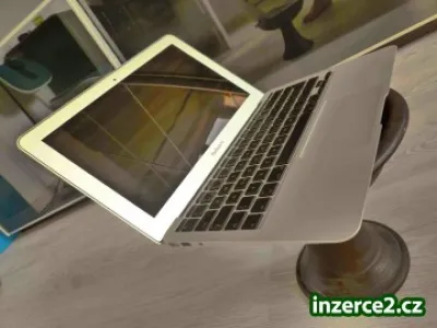 2měsice starý Macbook Air 11" (koupen v ČR) + udělám SLEVU