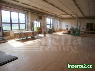 Prodej truhlárny při hlavním tahu na Deštnou