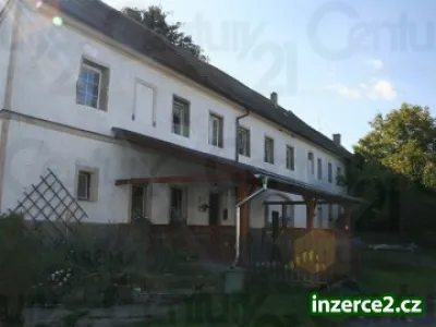 Prodej statku s hospodářskými budovami,dvěma byty ,hostincem a ubytováním