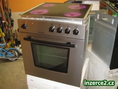 Sporák vestavný - Sklokeramická deska s nerezovou troubou ELECTROLUX