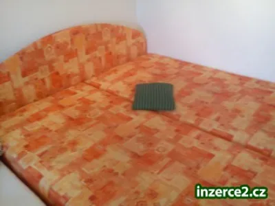 prodám celočalouněnou postel dvojlůžko