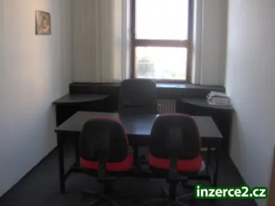Pronajmeme kanceláře na hlavní třídě v Chomutově s vlastním parkovištěm