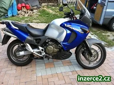 Honda Varadero 1000 farba Silver a modri. Rok 2001 KM