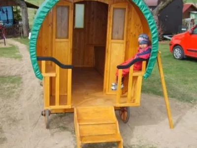 Dětský zahradní domeček na kolečkách