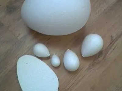 Vejce 8 cm výška z polystyrenu. 16 ks za 99,-Kč