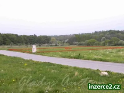 Prodej pozemku v sousedství Průhonického parku